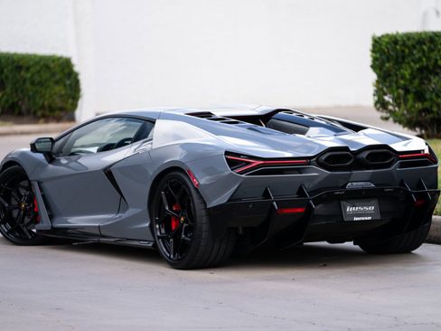 Used 2024 Lamborghini Revuelto image 2