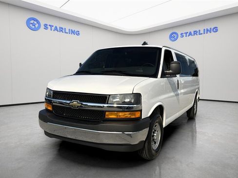 Used 2025 Chevrolet Express 3500 LT w/ LT Preferred Equipment Group image 16