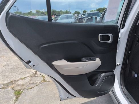 Used 2025 Hyundai Venue SEL FWD image 26