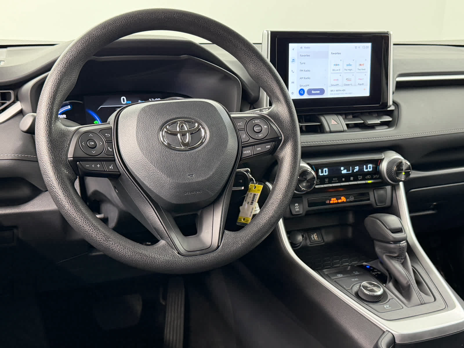 Used 2025 Toyota RAV4 LE AWD/4WD image 32