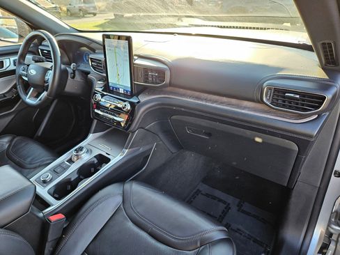 Used 2023 Ford Explorer Platinum w/ Technology Package AWD/4WD image 36