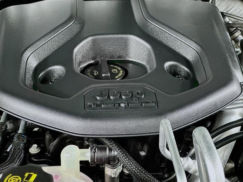 Used 2022 Jeep Grand Cherokee Overland w/ Advanced Protech Group III image 23