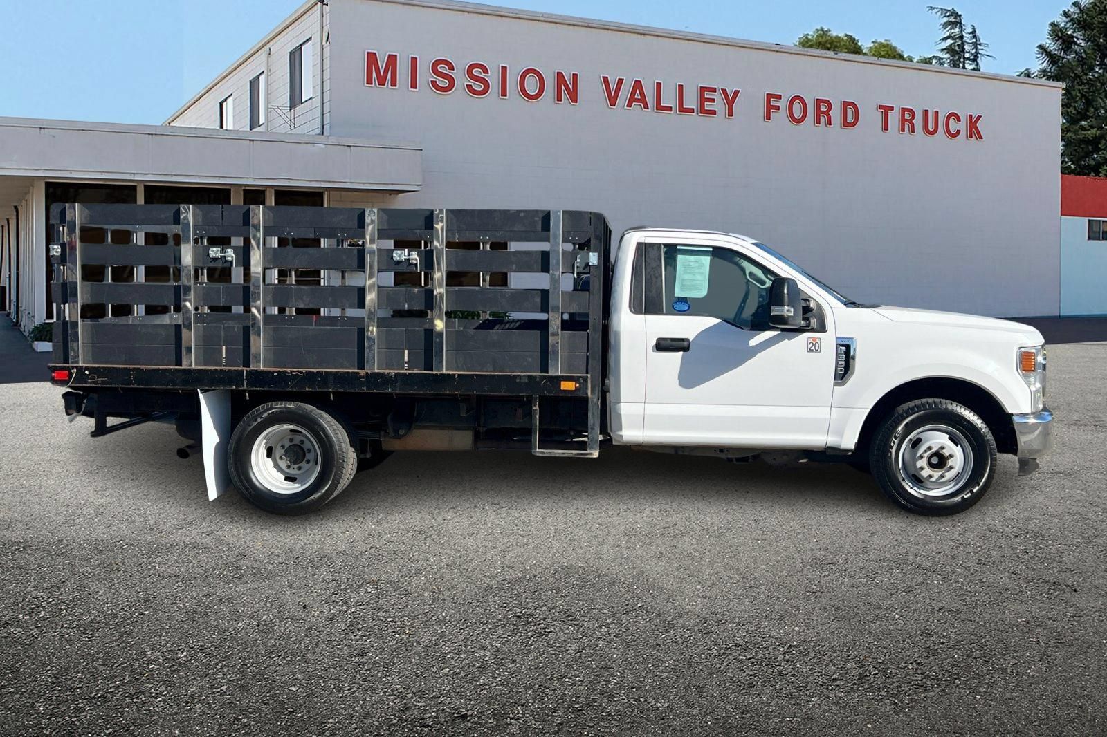 Used 2021 Ford F350 XLT RWD image 3