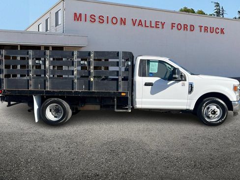 Used 2021 Ford F350 XLT RWD image 3