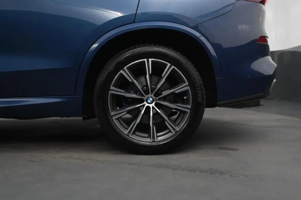 Used 2022 BMW X5 xDrive40i w/ M Sport Package AWD/4WD image 15