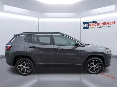 Used 2024 Jeep Compass Limited image 3