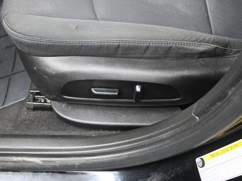 Used 2018 Chevrolet Cruze LT w/ Convenience Package image 12