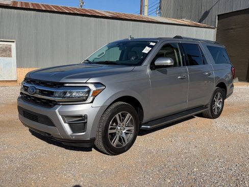 Used 2023 Ford Expedition Max Limited image 2