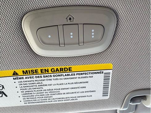 Used 2023 Chrysler Pacifica Limited FWD image 45