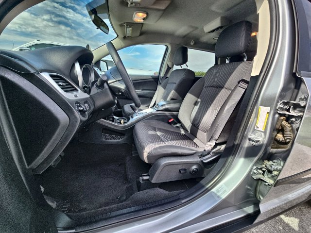 Used 2017 Dodge Journey SXT w/ Comfort/Convenience Group FWD image 18