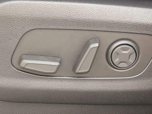 Used 2025 Kia Carnival image 17