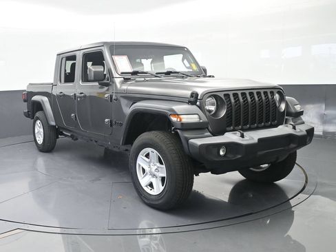 Used 2020 Jeep Gladiator Sport w/ Quick Order Package 24S AWD/4WD image 9