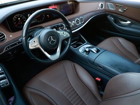 Used 2019 Mercedes-Benz S 560 Sedan image 6