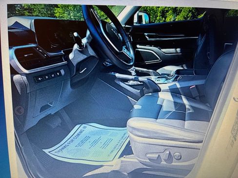 Used 2025 Kia Telluride S FWD image 6