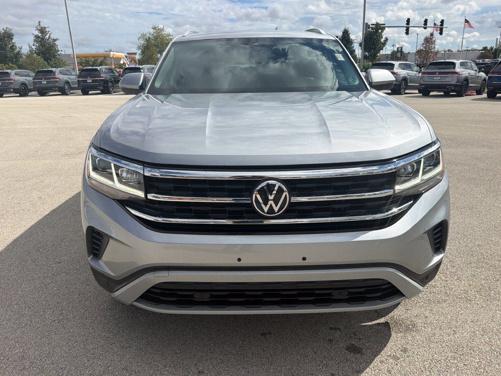 Certified 2023 Volkswagen Atlas Cross Sport SEL AWD/4WD image 2