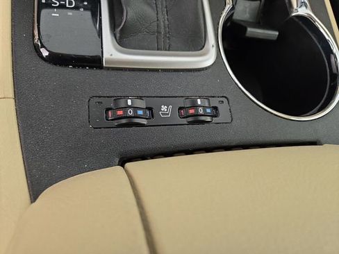 Used 2019 Toyota Highlander Limited image 27