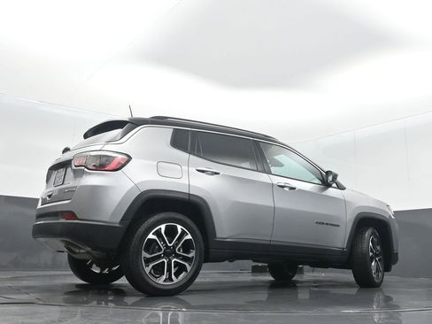 Certified 2022 Jeep Compass Limited image 32