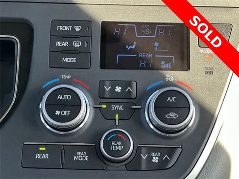 Used 2020 Toyota Sienna XLE image 15