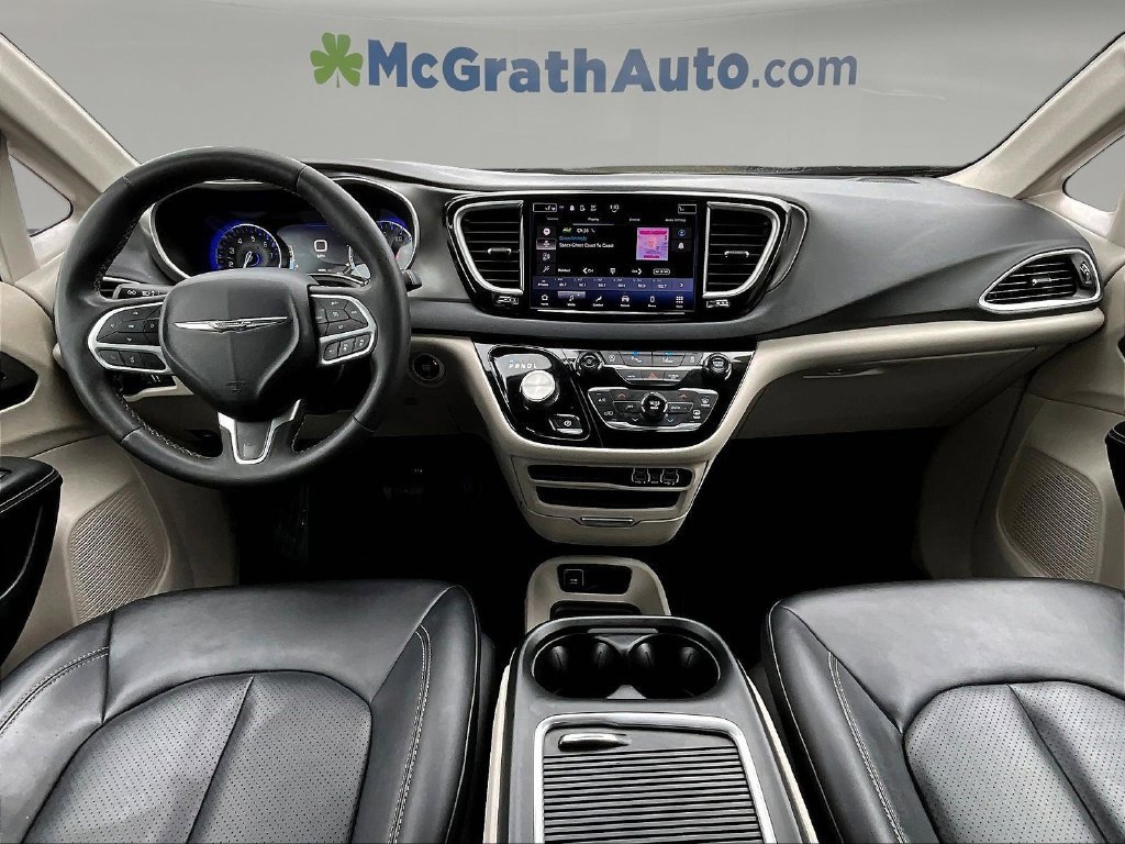 Used 2024 Chrysler Pacifica Touring-L FWD image 10