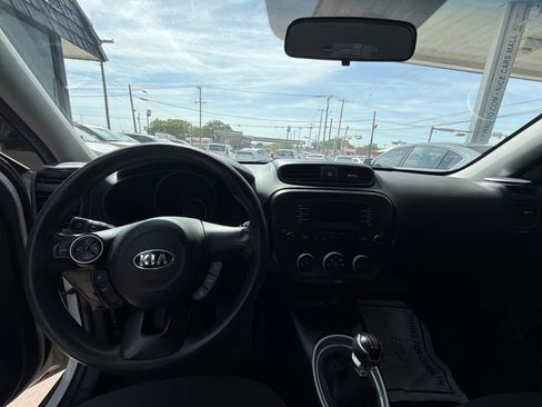 Used 2016 Kia Soul FWD image 5
