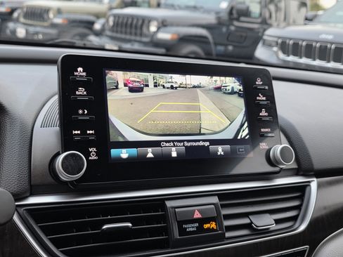 Used 2020 Honda Accord Touring image 12