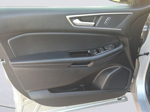 Used 2018 Ford Edge SEL w/ Equipment Group 201A AWD/4WD image 22