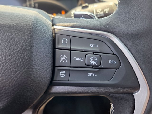 New 2026 Jeep Grand Cherokee Limited w/ Luxury Tech Group II RWD image 28