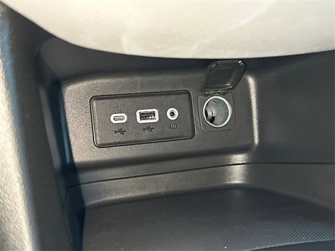 Used 2022 Chevrolet Equinox LS image 27