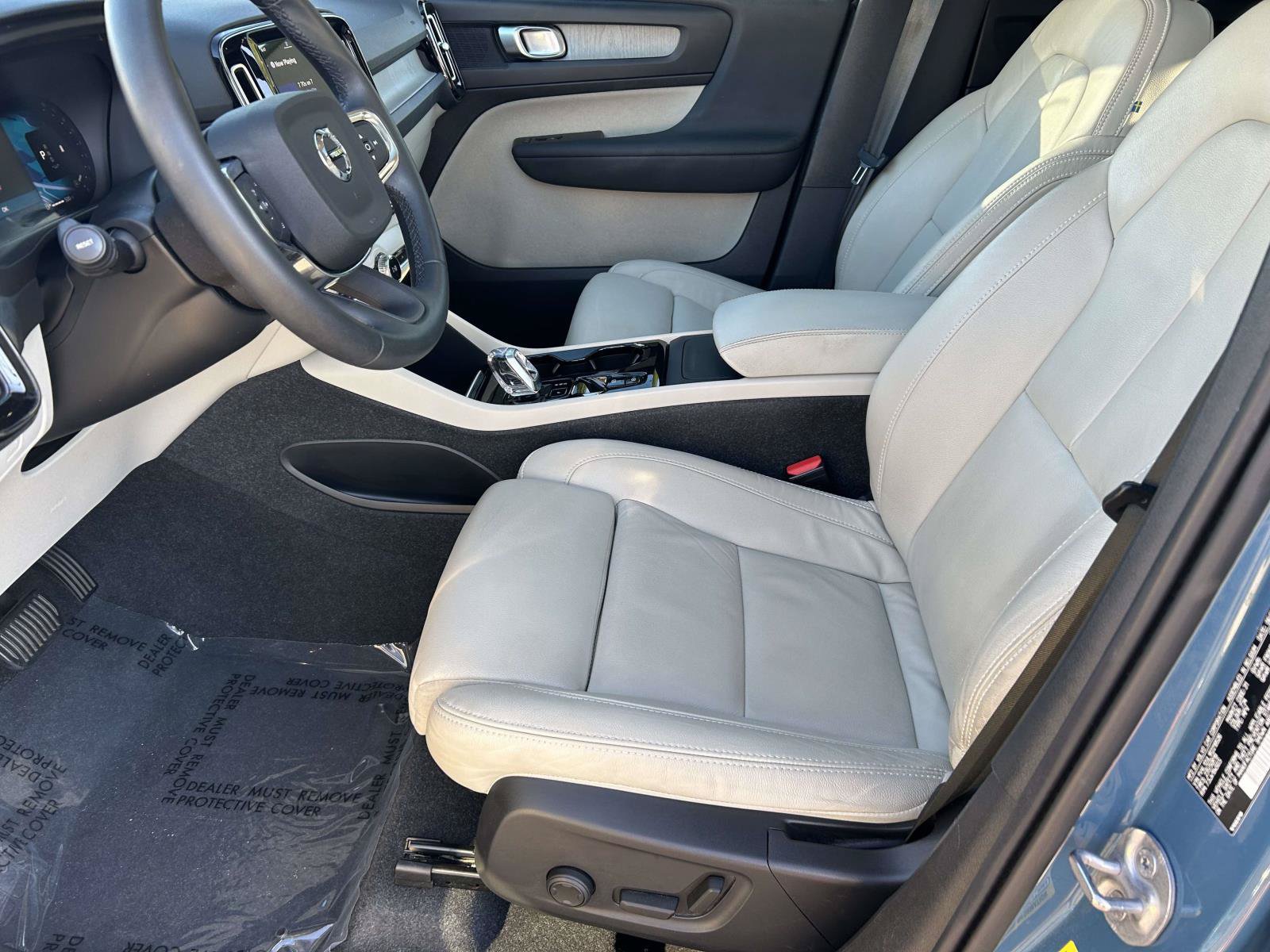 Certified 2024 Volvo XC40 B5 Plus w/ Climate Package AWD/4WD image 17