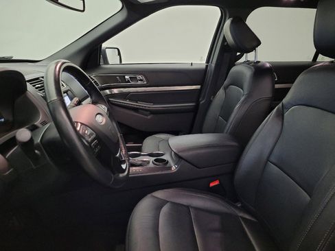 Used 2018 Ford Explorer XLT w/ Equipment Group 202A FWD image 17