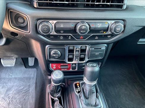 Used 2025 Jeep Wrangler Unlimited Sport AWD/4WD image 32