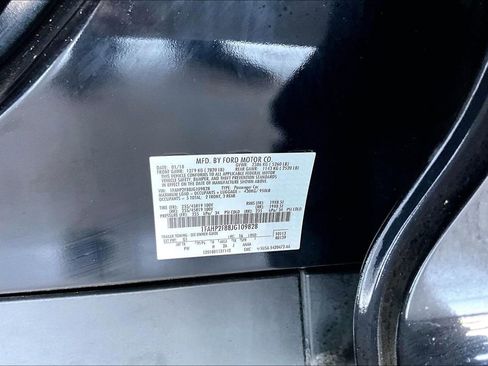 Used 2018 Ford Taurus Limited FWD image 18