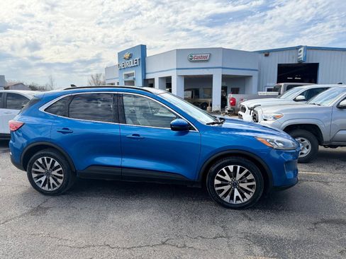 Used 2020 Ford Escape Titanium image 2