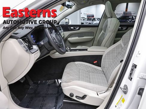 Used 2022 Volvo XC60 B5 Momentum AWD/4WD image 14