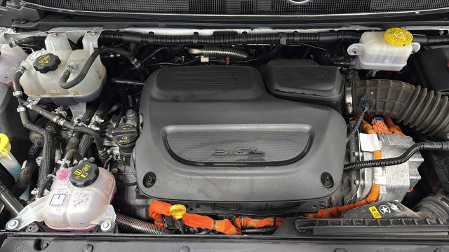 Used 2024 Chrysler Pacifica Limited FWD image 27