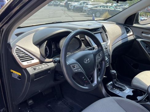 Used 2017 Hyundai Santa Fe SE AWD/4WD image 28