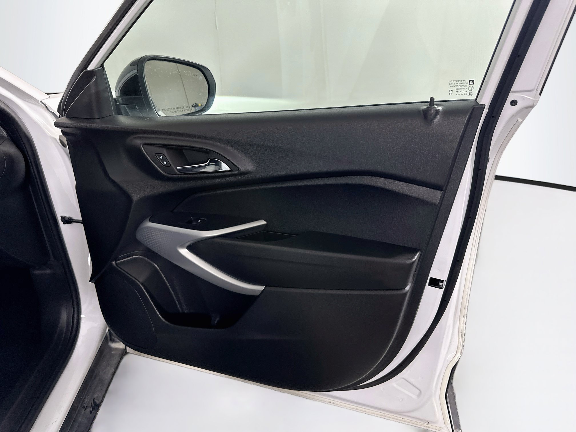 Used 2025 Chevrolet Trax RS w/ Driver Confidence Package FWD image 30