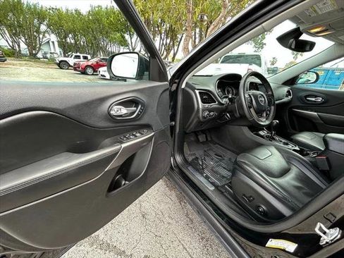 Certified 2019 Jeep Cherokee Limited FWD image 15