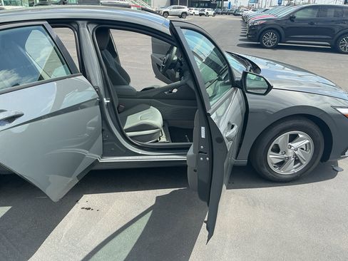 New 2026 Hyundai Elantra SE FWD image 22