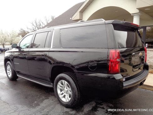 Used 2018 Chevrolet Suburban LT image 4