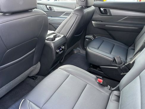 Used 2025 Buick Enclave Preferred image 13