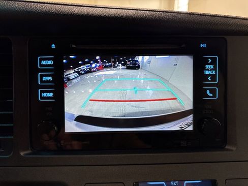 Used 2017 Toyota Sienna XLE Premium FWD image 19