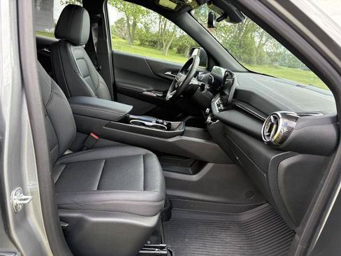 Used 2026 Chevrolet Equinox LT w/ Convenience Package II FWD image 32