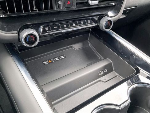 Certified 2025 Chevrolet Tahoe Z71 image 32