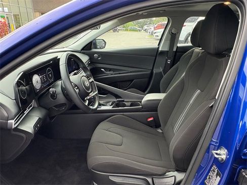 Used 2024 Hyundai Elantra SEL w/ Convenience Package image 9
