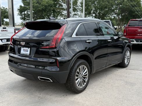 Used 2025 Cadillac XT4 Premium Luxury FWD image 5