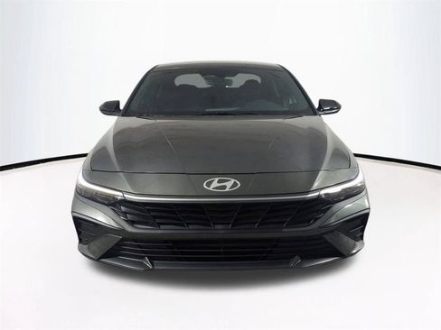 Used 2025 Hyundai Elantra Sport FWD image 3