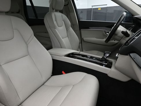 Used 2018 Volvo XC90 T6 Momentum w/ Convenience Package image 26