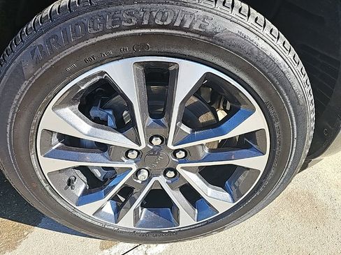 Used 2024 Jeep Grand Cherokee Overland AWD/4WD image 7