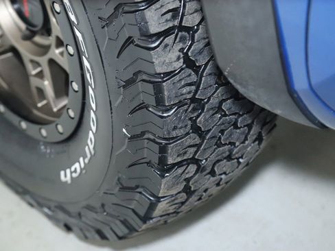 Used 2017 Toyota Tacoma TRD Off-Road w/ Premium & Technology Package image 38